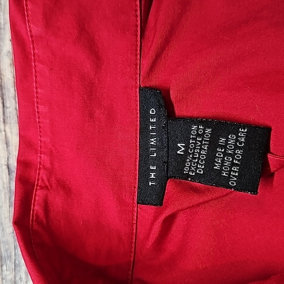 NEW THE LIMITED RED FLORAL CUTOUT TUXEDO CUFF BUTTON-UP BLOUSE - Picture 10 of 11